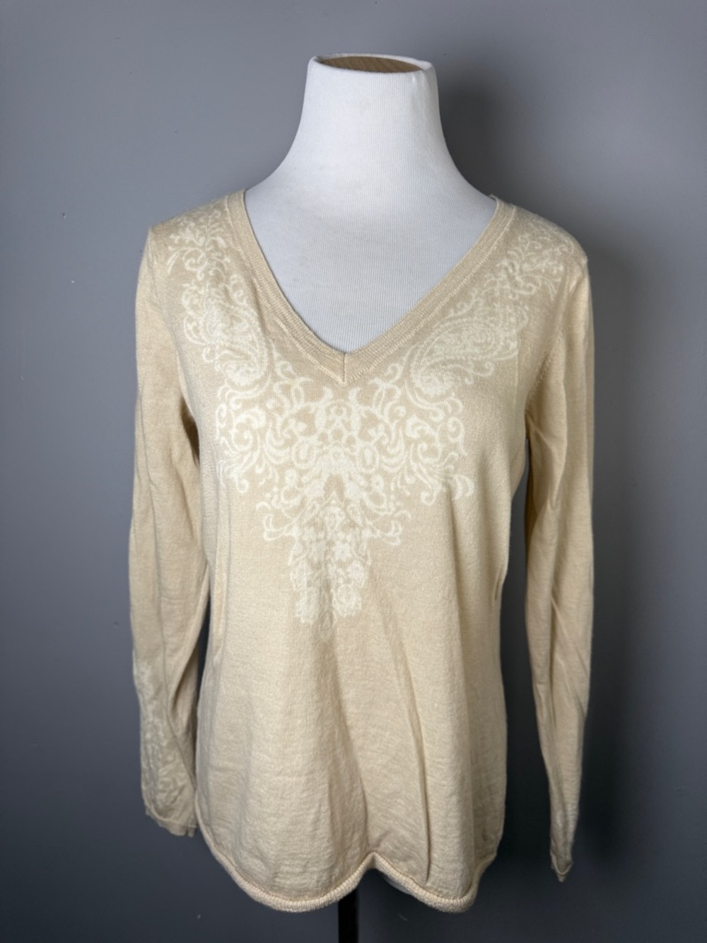 Women's Cream V-Neck Long Sleeve Top with Subtle Scroll Print